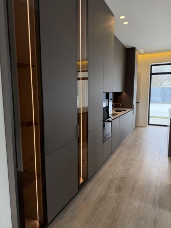 Продається сучасний будинок у центрі міста - фото 1