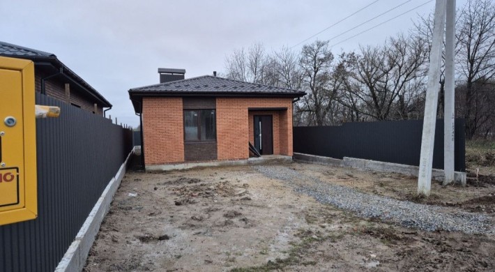 Будинок з всіма комунікаціями  з земельною ділянкою  3 сотки - фото 1