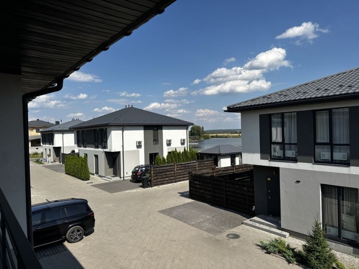 Таунхаус квартира с ремонтом Киев Дарницкий озеро метро застройщик - фото 1