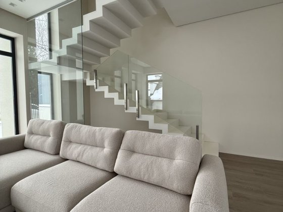 Продається новий сучасний двоповерховий будинок у центрі міста. Ужгород