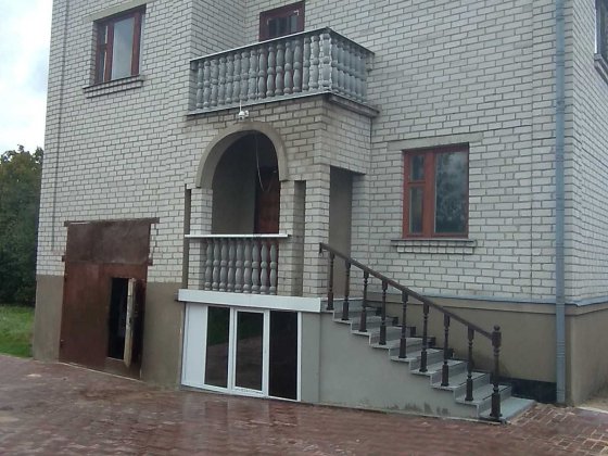 Продам дом в Житомире  ( 270 м² | 10 соток | Сад , огород | 2 гаража )