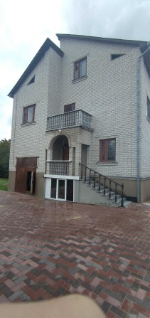 Продам дом в Житомире  ( 270 м² | 10 соток | Сад , огород | 2 гаража ) - фото 1