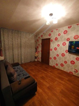 Сдам долгосрочно трёхкомнатную квартиру на 1 этаже - фото 1