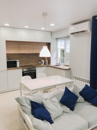 Аренда 1к.квартиры с дизайнерским ремонтом ,Центр ! - фото 1