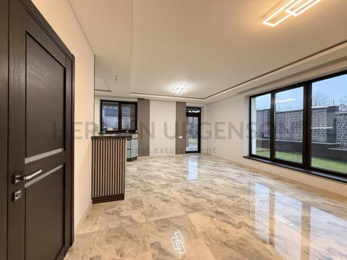 Продаж будинку 218 м.кв / 7 соток / Ужгород, р-н Червениця - фото 1