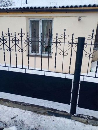 Продам два приватних будинки у одному дворі - фото 1