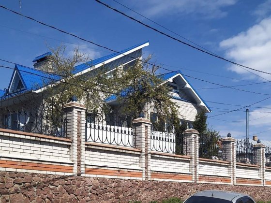 Продам 2/3 будинку