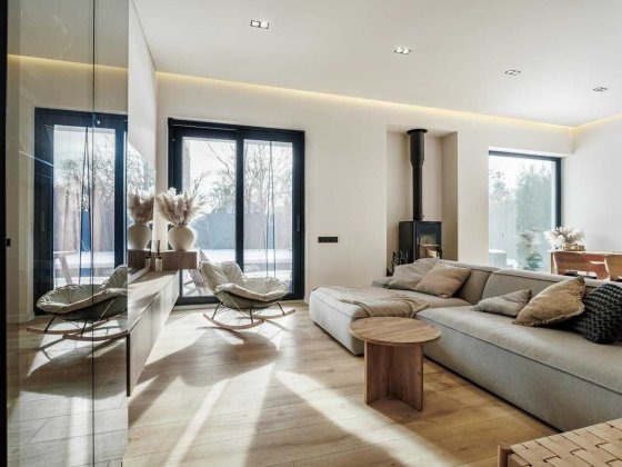 Сучасний автономний будинок з басейном біля Дніпра Осокорки 6 соток Киев