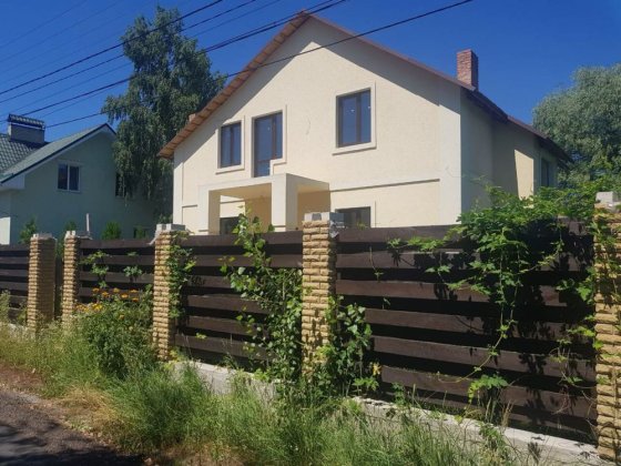 Будинок  в гарной локаціі! поряд біля озера! Киев