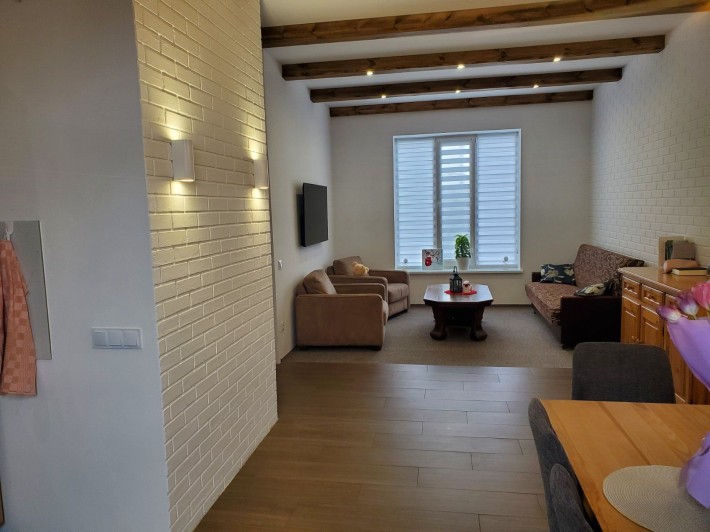 Будинок з ремонтом в місті - фото 1