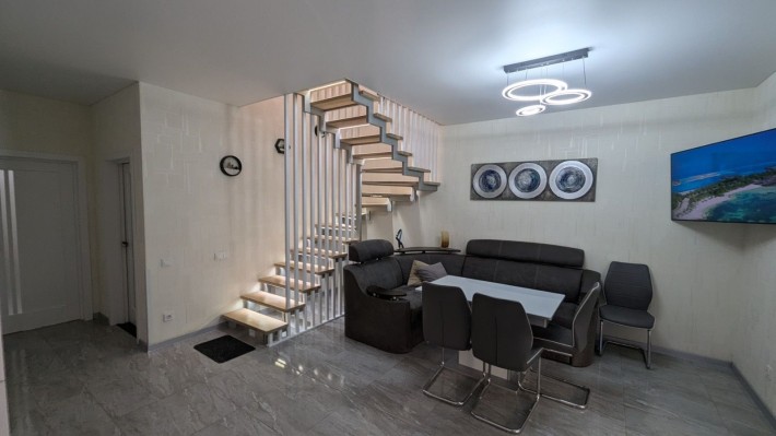 Продаж таунхауса з міськими комунікаціямиї, 10 хв до центра - фото 1