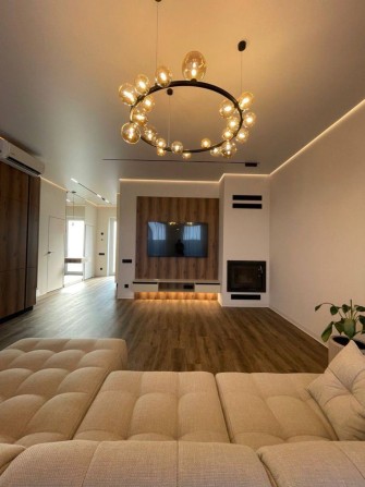 Продаж кутового таунхаусу з ексклюзивним дизайном - фото 1