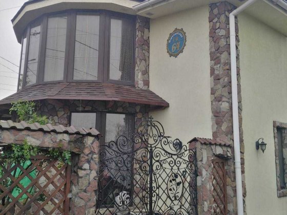 Будинок,капітальний 2х поверховий у місті