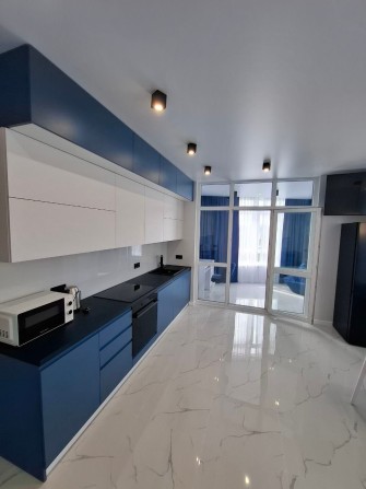 Пропонуємо вам 3х кімнатну квартиру на Виставці з сучасним ремонтом! - фото 1