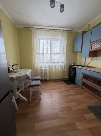 Оренда укомплектованоі 2 кімнатноі на Піщаному масиві - фото 1