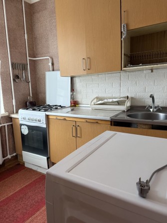 Здам укомплектовану 1 кімнатну квартиру на Вокзальній - фото 1