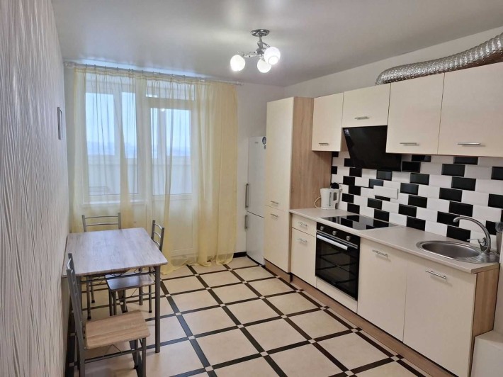 Сучасна 1-кімнатна квартира для довгострокової оренди - фото 1