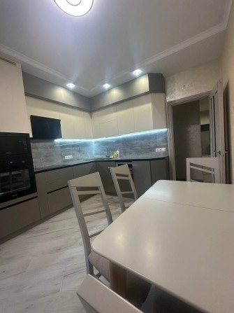 Срочно!! Новая двухкомнатная квартира в ЖК Акварели 2 - фото 1