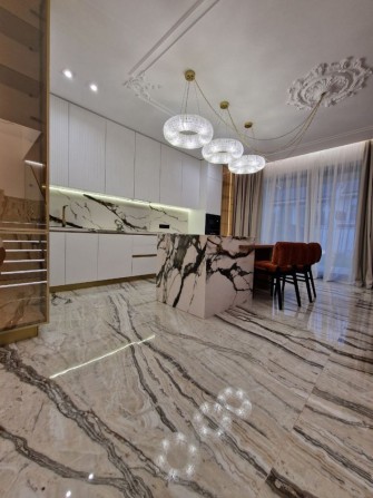 Стильний таунхаус у межах міста - фото 1