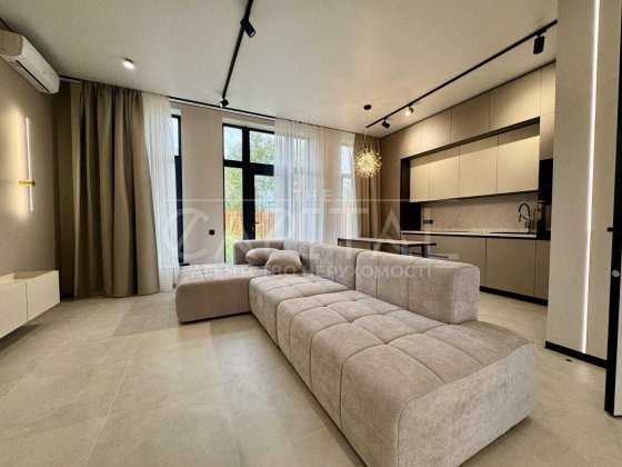 Продаж нового таунхаусу з ремонтом Киев