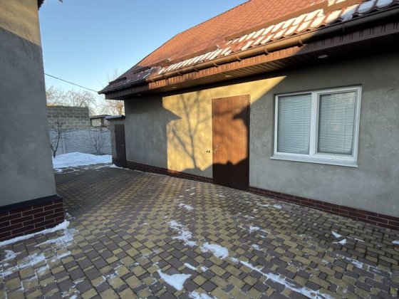 У продажу 2 будинки на одній ділянці Дніпро