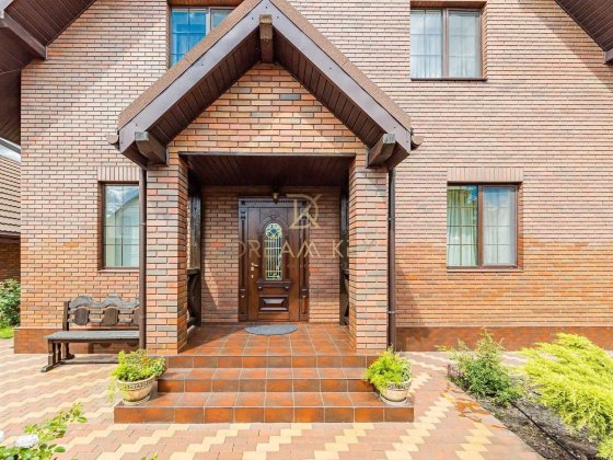 Продам будинок з ремонтом гараж на 2 авто, Осокорки, 3 км до метро Киев