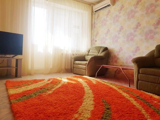 1 ком кв ,Героїв Украіни( центр зупинки Стадінграда)