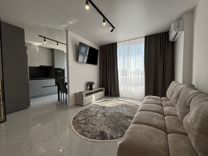 Оренда двокімнатної квартири у центрі міста Family plaza - фото 1