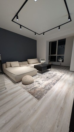 Велика 2 кімнатна квартира в центрі, неподалік міського озера - фото 1