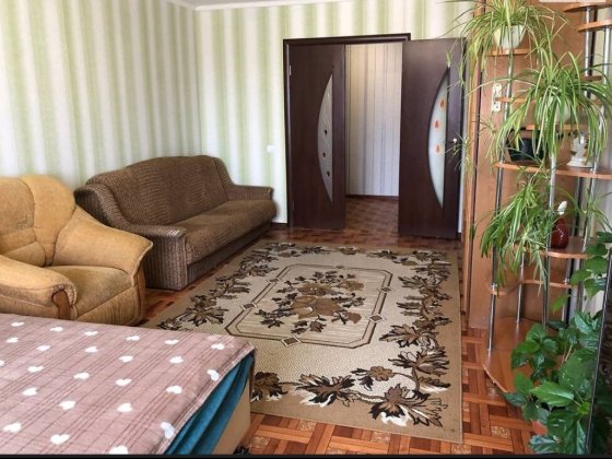 1к на Виставці поряд з парком Хмельницький