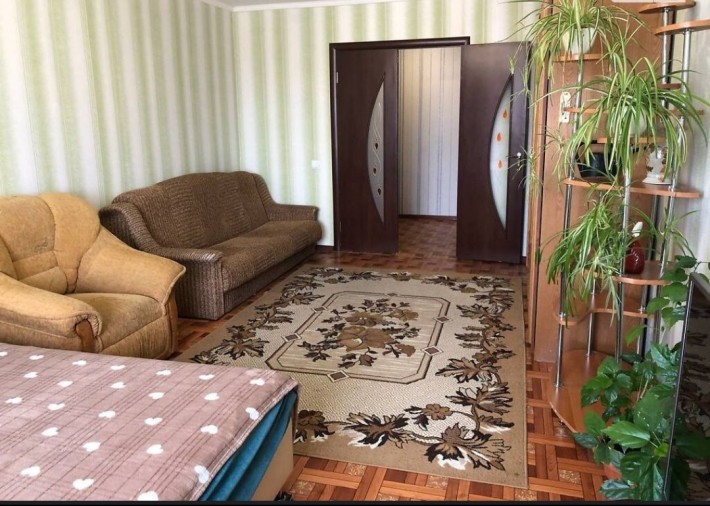 1к на Виставці поряд з парком - фото 1