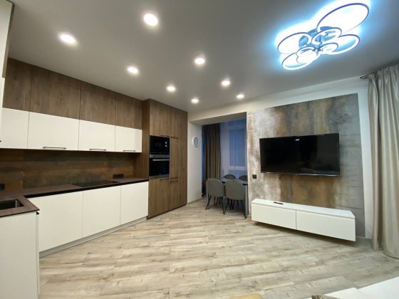 Оренда дизайнерської 1 к з кухнею-студією поруч міського озера Ивано-Франковск