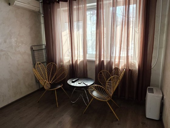 Сдам в аренду 1 комнатную квартиру на 98кв , 1 этаж Кривий Ріг