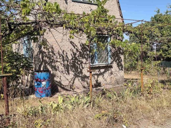 Пропонується до продажу дачна ділянка з будівлею СТ Радист