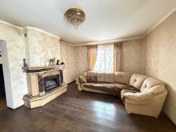 ДУЖЕ ВИГІДНА ЦІНА на продаж будинку з ремонтом площею 217 кв.м. - фото 1