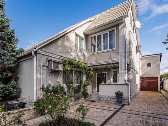 Просторий будинок загальною площею 200 м², 3 соток) Киев