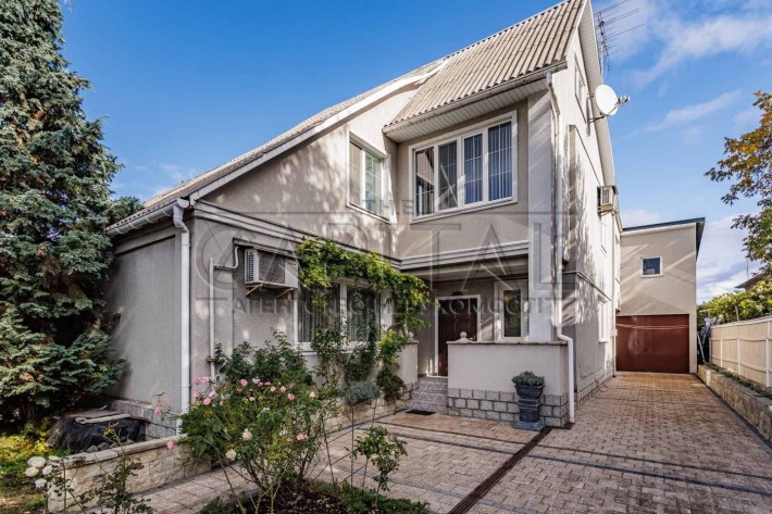 Просторий будинок загальною площею 200 м², 3 соток) - фото 1