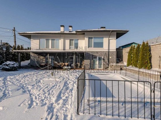 Пропонується будинок в Києві 270 м² з електрокотлом 13 соток) Киев