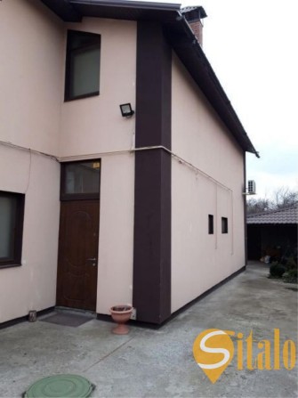 Сучасний маєток з ідеальним плануванням та вишуканим простором - фото 1