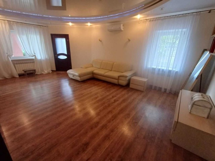 Продам отличный 5-ком дом в городе район Калиновая Мольера Боржом - фото 1