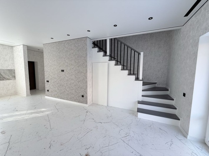 Продам таунхаус з ремонтом - фото 1