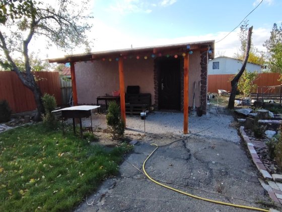 Продам будинок від центру 5 хвилин на авто.