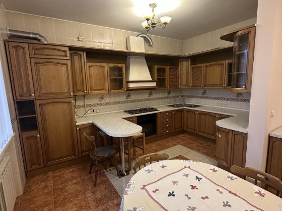 Сдам квартиру 200 кв.м.Центр