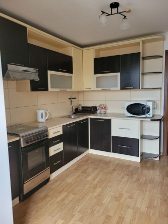 Здам в оренду 2-х кімнатну квартиру на вул. Незалежності(майзлі) - фото 1