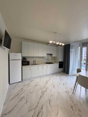 Велика 1-кімнатна квартира з балконом | ЖК Family Plaza - фото 1