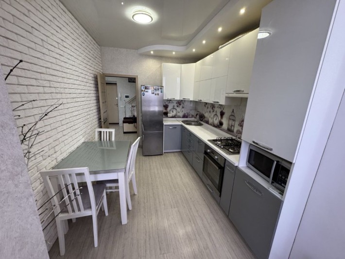 Оренда ТРЬОХ-кімнатна квартира. Вул.Мечникова - фото 1