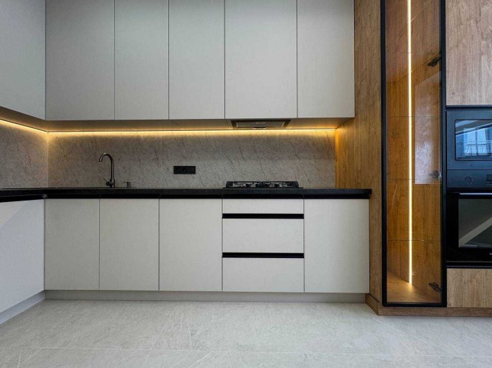 БЕЗ КОМІСІЇ !!!Стильна півторачка у центрі міста - фото 1