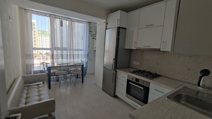 Оренда двокімнатної квартири з автономним опаленням та ремонтом - фото 1