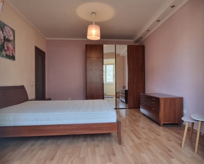 Оренда стильної євротрійки  на Чорновола - фото 1