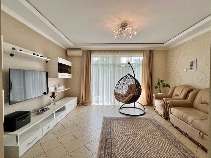 Будинок 175 м.кв з терасою, великим газоном та паркомісцем - фото 1